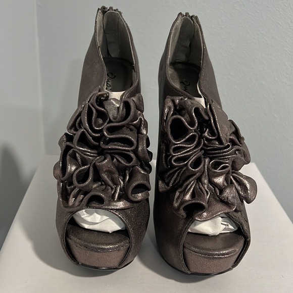 Qupid Ruffled Platform Bootie - Picture 9 of 15